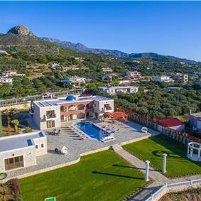 8 bedroom luxury villa with pool near Koutsounari, sleeps 16